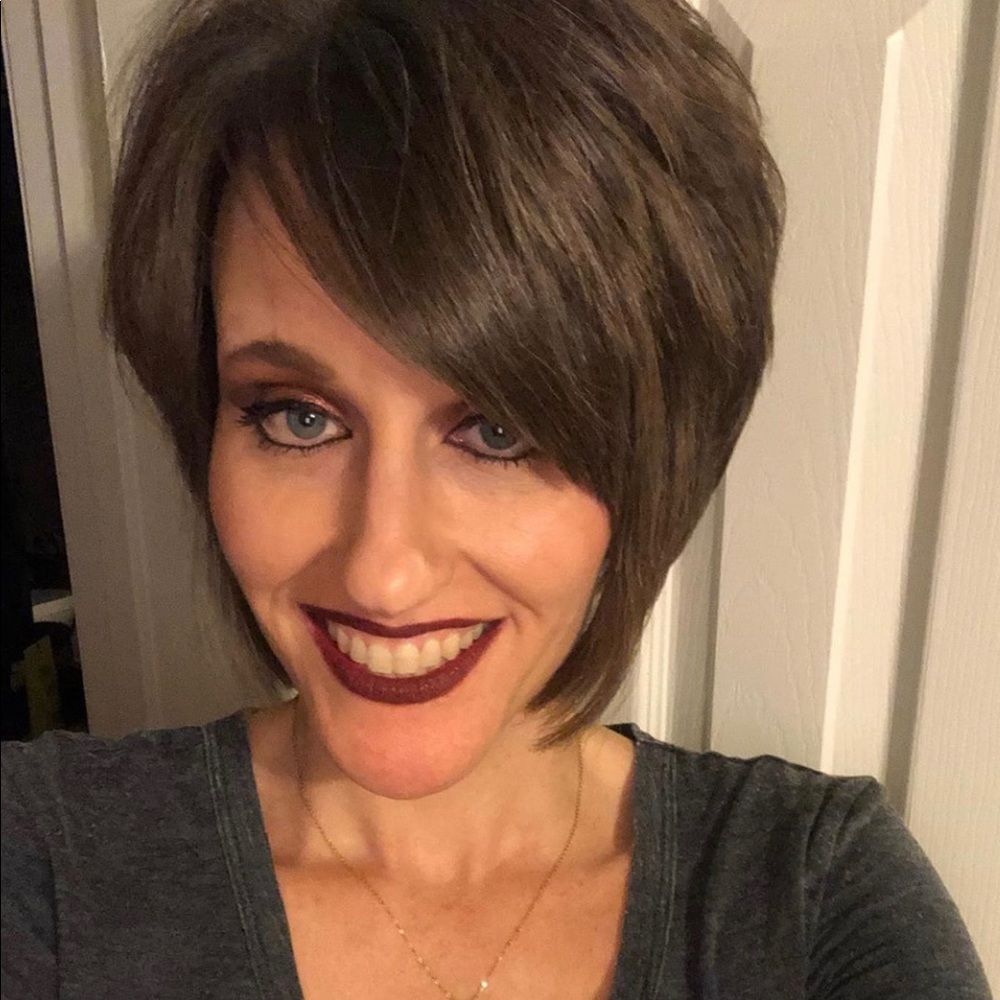 Meet your Posher, Cynthia